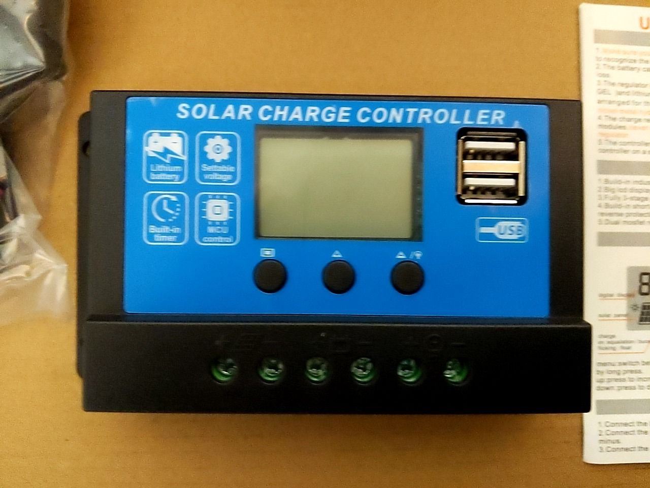 Solární nabíječ - stabilizátor + kabely  