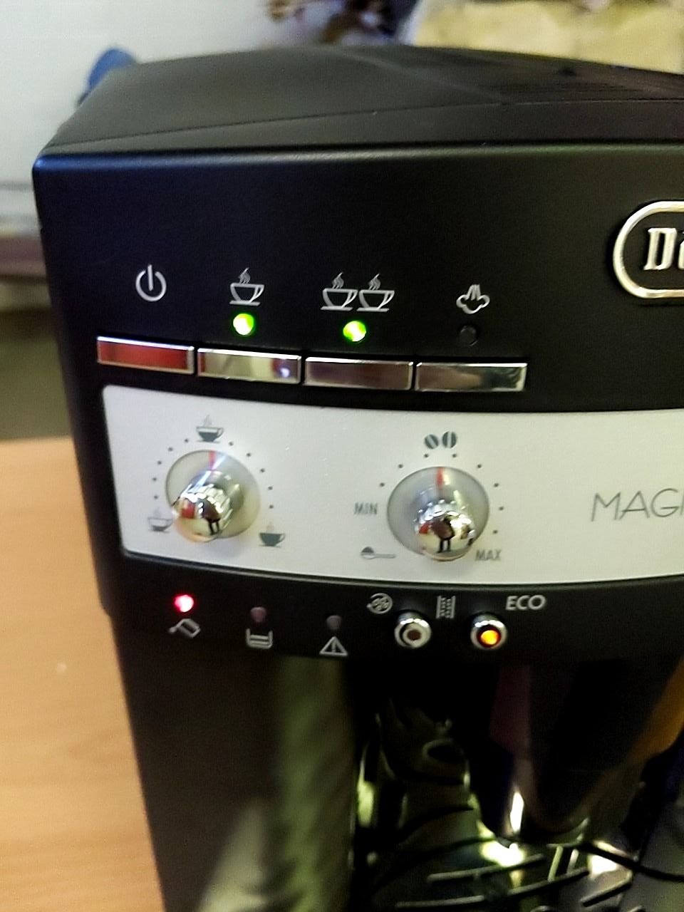 Automatický kávovar DeLonghi ESAM 3000.B