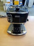 Pákový kávovar DeLonghi Scultura (ECZ351.BK)