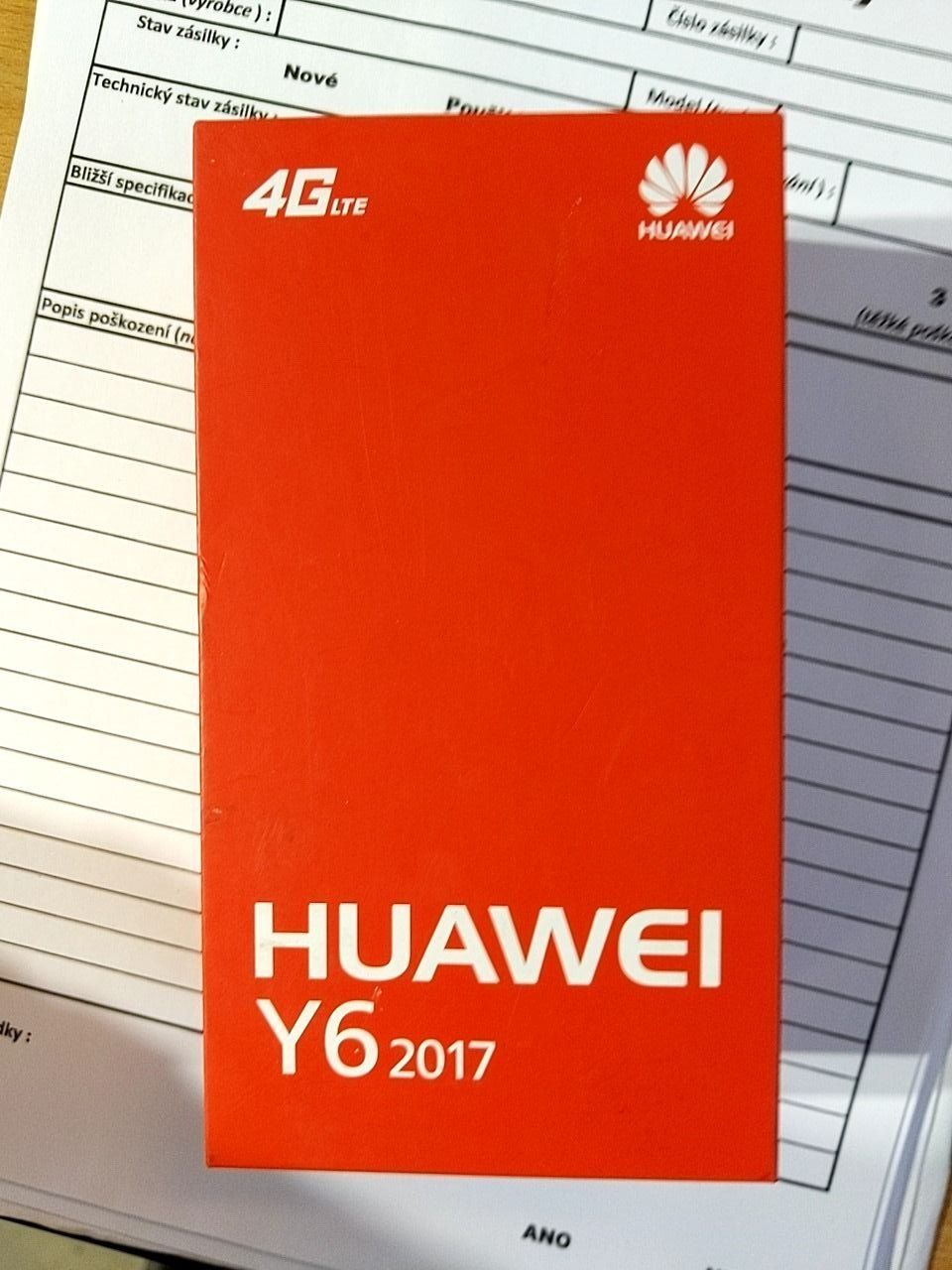 Mobilní telefon Huawei Y6 2017