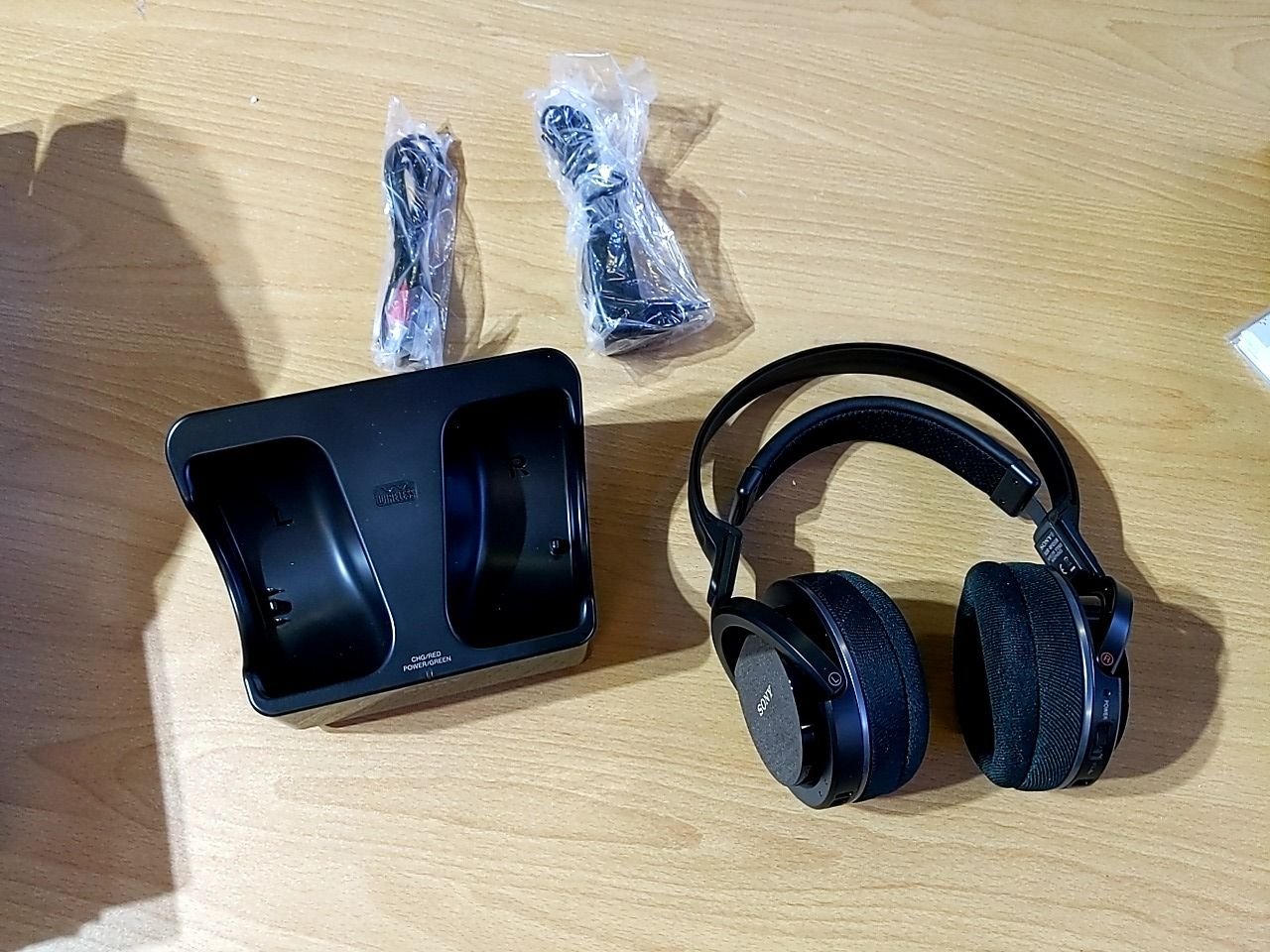 Bezdrátová sluchátka SONY MDR-RF855RK