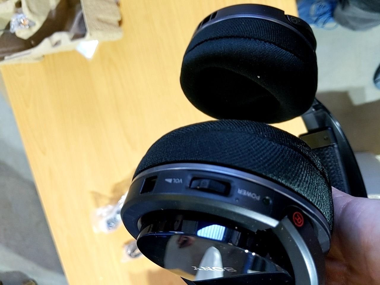 Bezdrátová sluchátka SONY MDR-RF855RK