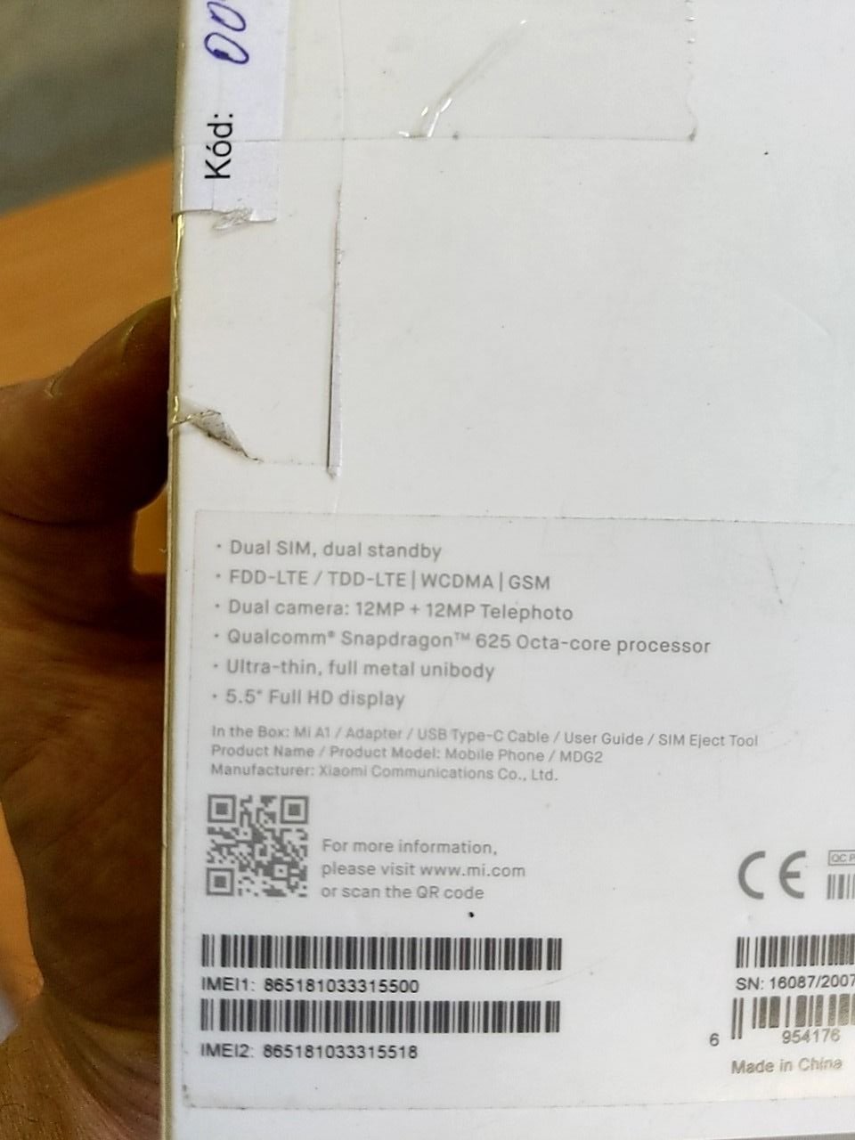 Mobilní telefon Xiaomi Mi A1 64 GB Dual SIM CZ LTE - černý