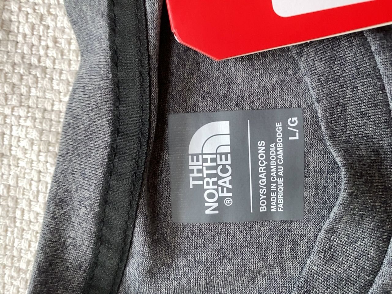 Tričko The North Face Velikost L (14-16)