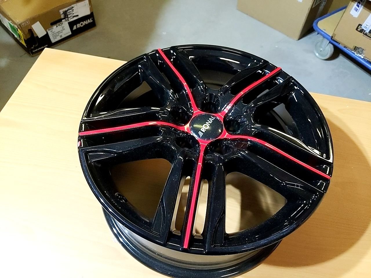 Hliníkový disk Ronal R57 jetblack-red spoke