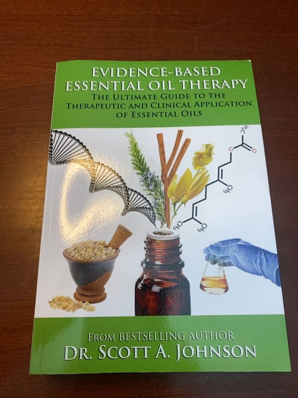 Kniha Scott A Johnson Evidence-based Essential Oil Therapy : The Ultimate Guide to the Therapeutic and Clinical Application of Essential Oils