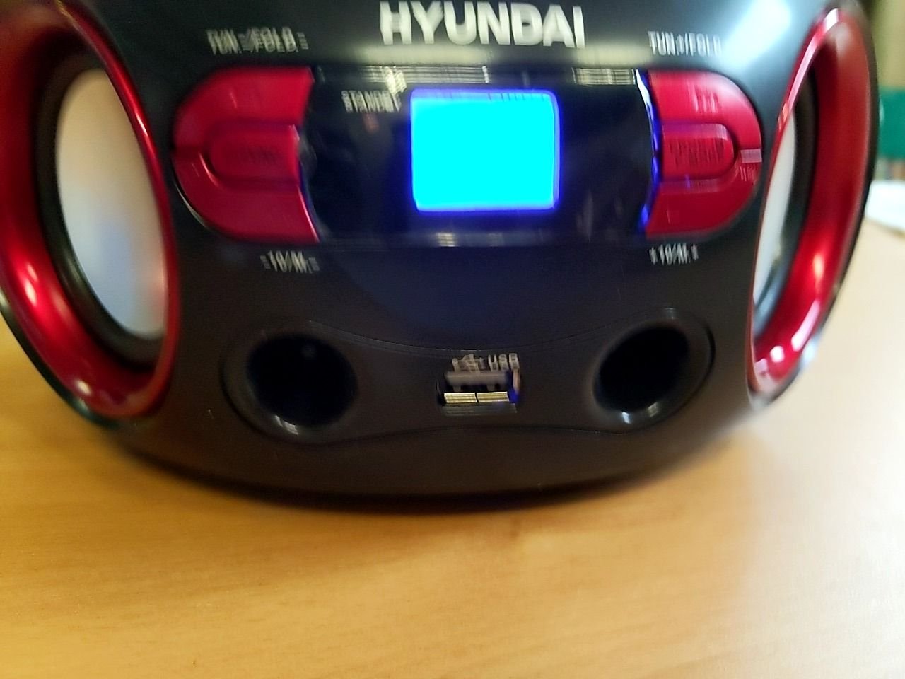 Radiomagnetofon s CD/MP3/USB Hyundai TRC 533 AU3