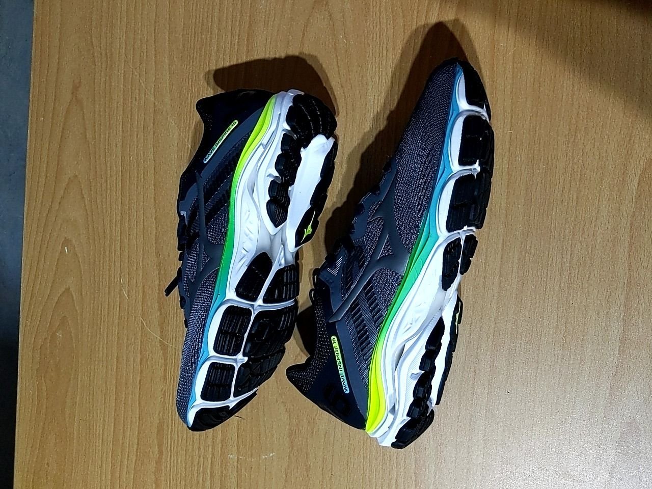 Boty Mizuno Velikost 40.5