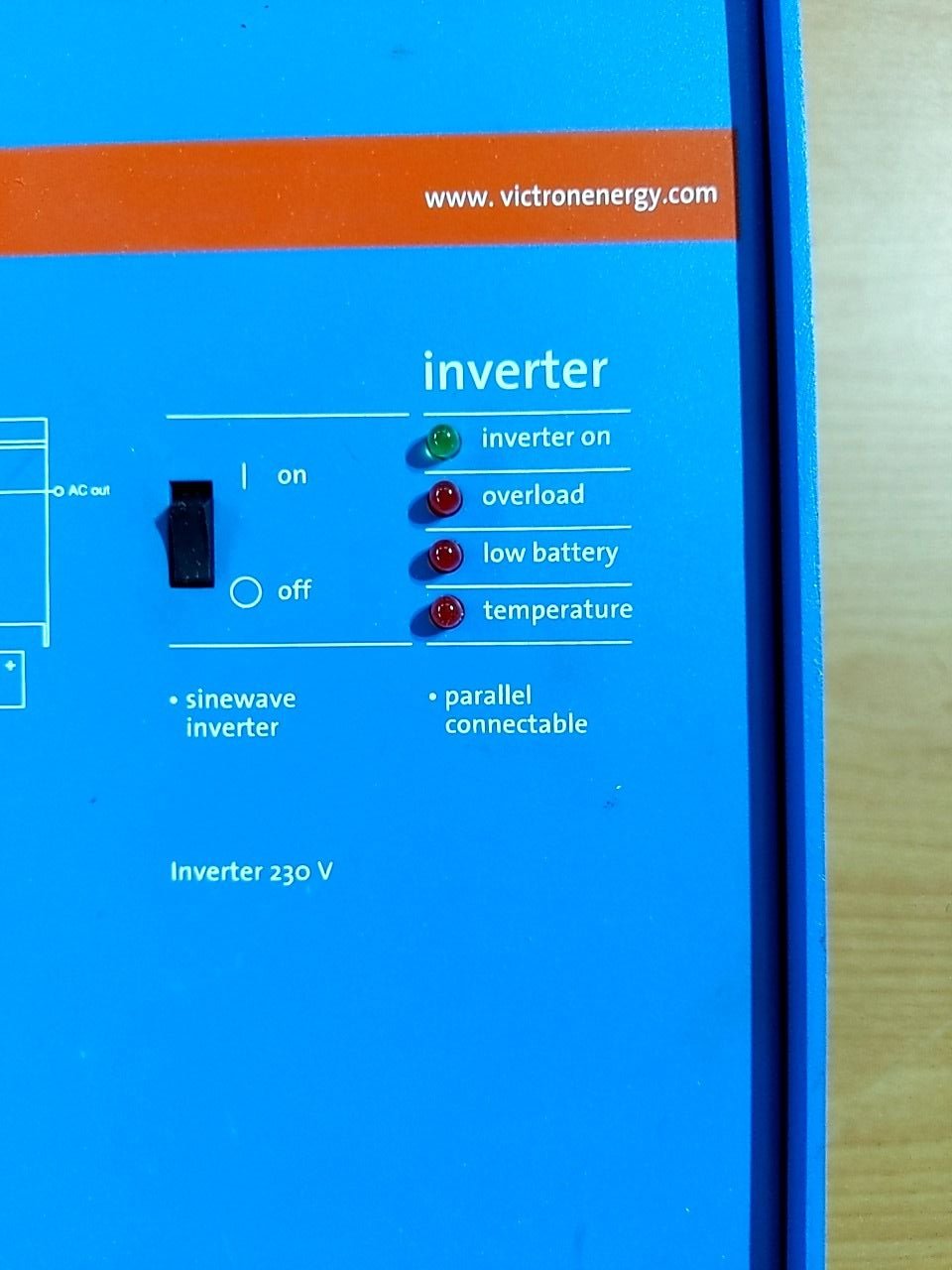 Měnič napětí Victron Energy Phoenix Inverter