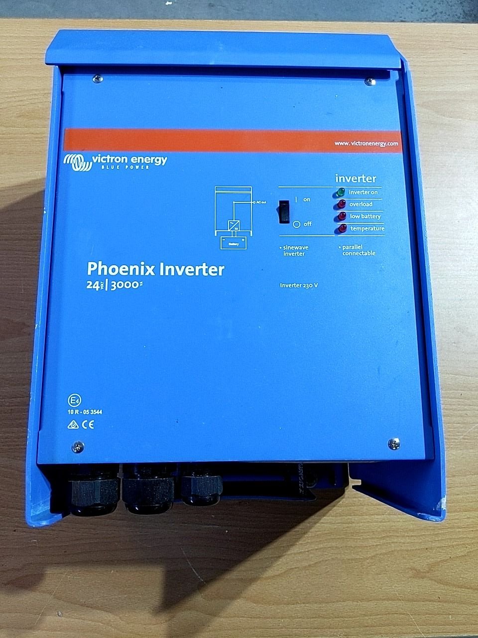 Měnič napětí Victron Energy Phoenix Inverter