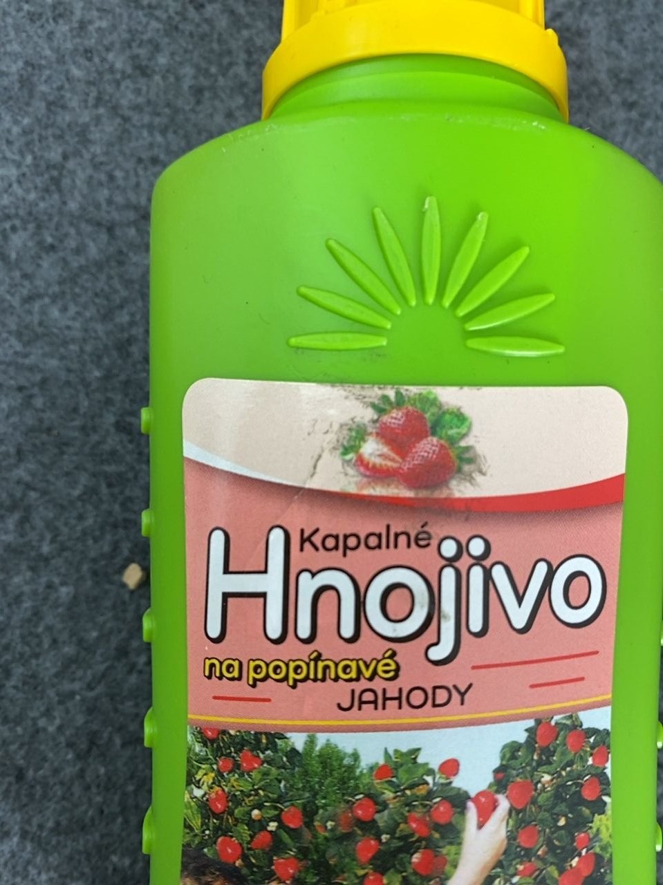 Kapalné hnojivo na popínavé jahody  