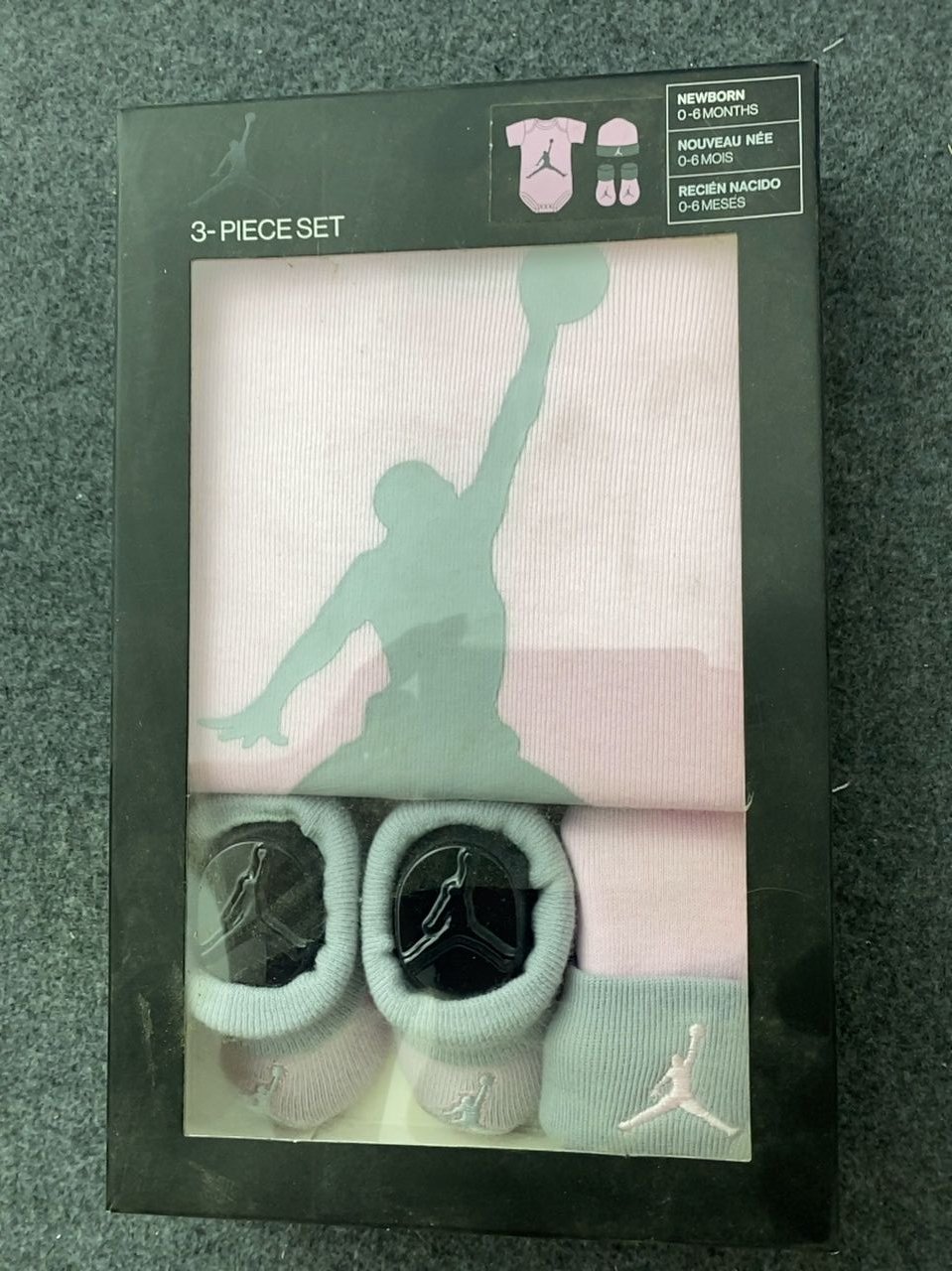 Novorozenecký set ponožek, bodyčka, čepičky - motiv basketbalisty  0- 6 měsíců