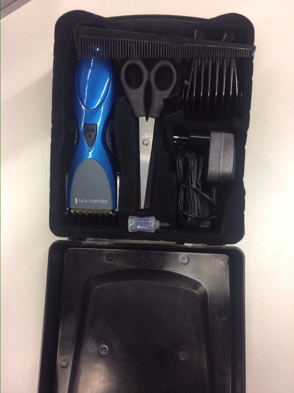 Zastřihovač na vlasy Remington HC335 Titanium Hair Clipper