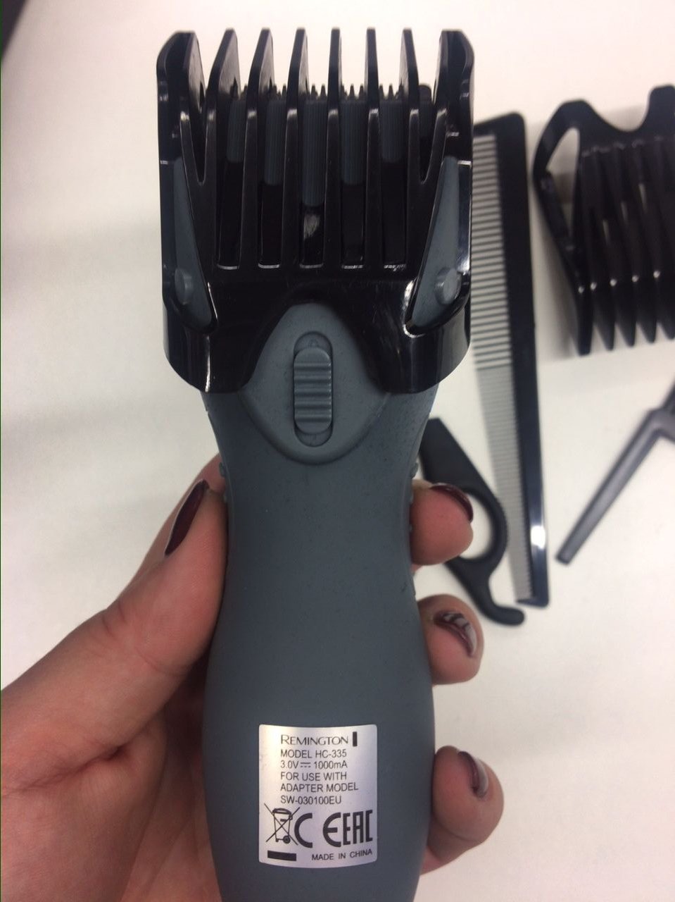 Zastřihovač na vlasy Remington HC335 Titanium Hair Clipper