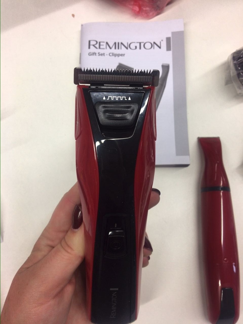 Zastřihovač vlasů a vousů a detailní zastřihovač Remington HC 5356