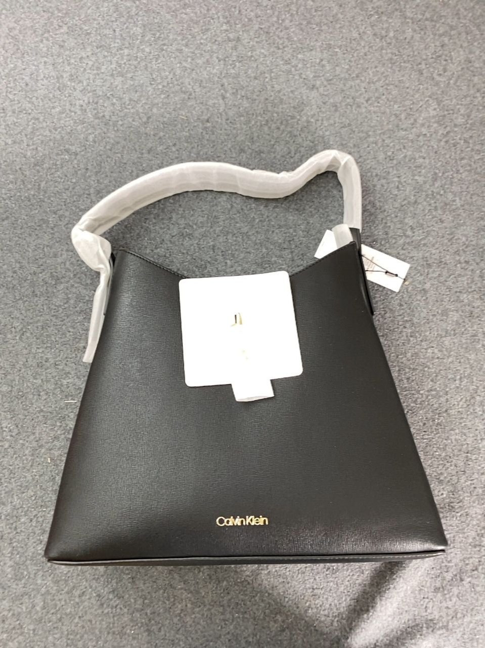Kožená kabelka Calvin Klein 