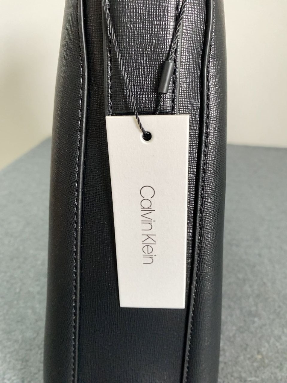 Kožená kabelka Calvin Klein 