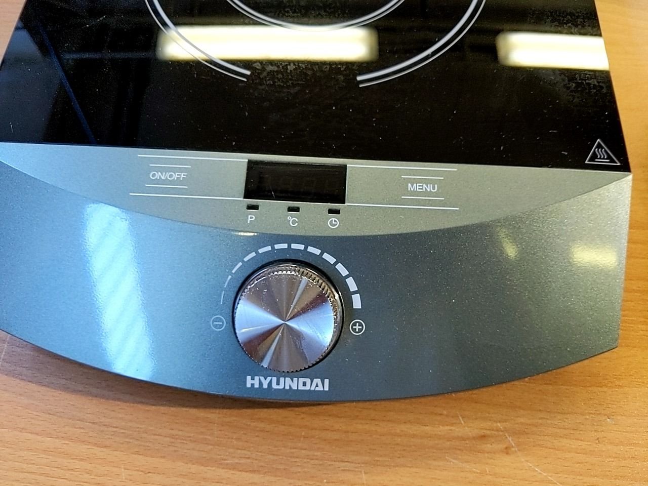 Indukční jednoplotnový vařič se sklokeramickou varnou deskou Hyundai IND 133