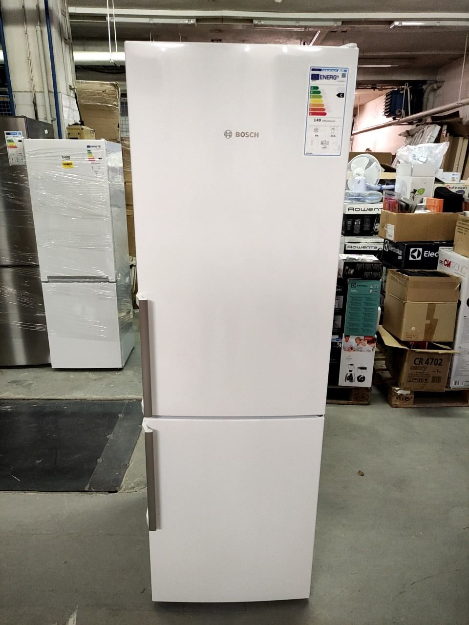 Volně stojící chladnička s mrazákem dole BOSCH KGE368WCP