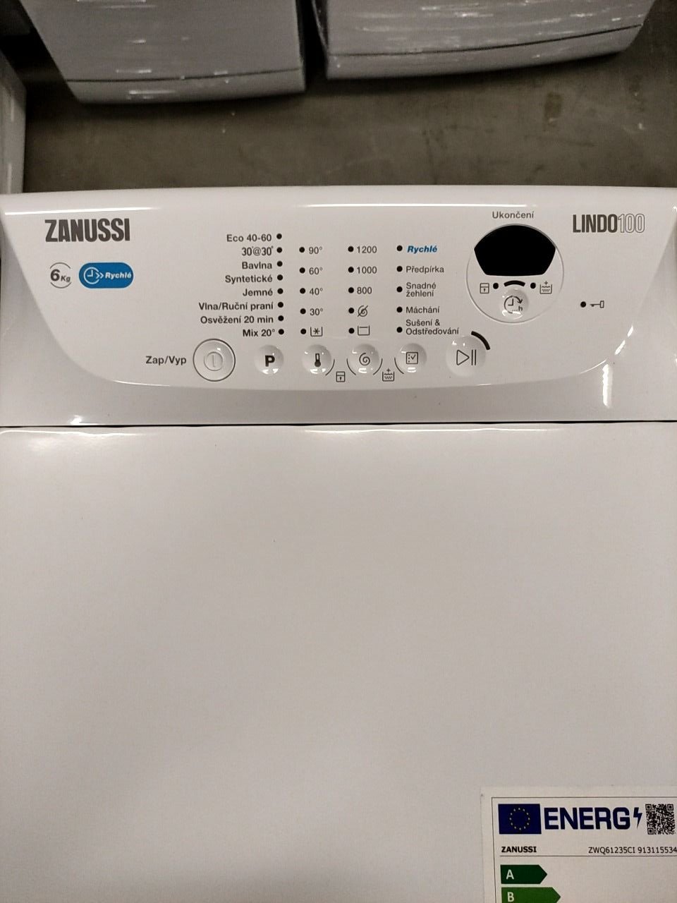Vrchem plněná pračka Zanussi ZWQ61235CI