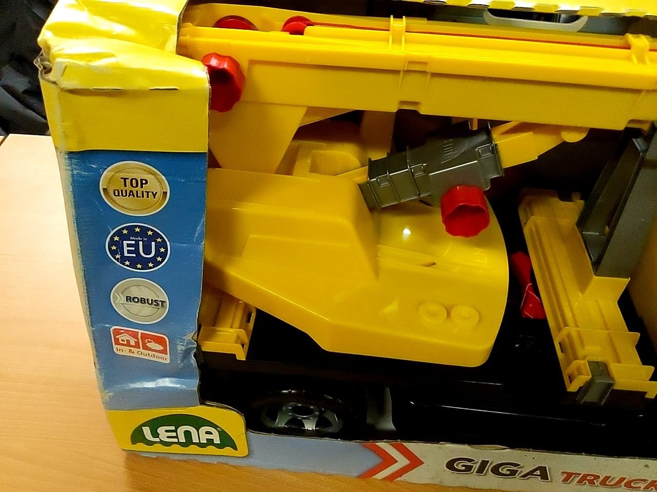 Mechanicky funkční autojeřáb se 6 koly Lena Giga Trucks