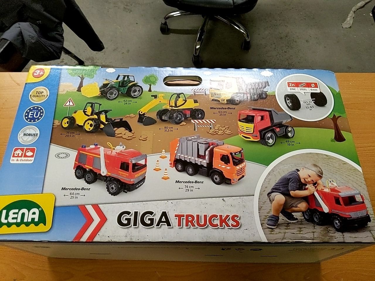 Mechanicky funkční autojeřáb se 6 koly Lena Giga Trucks