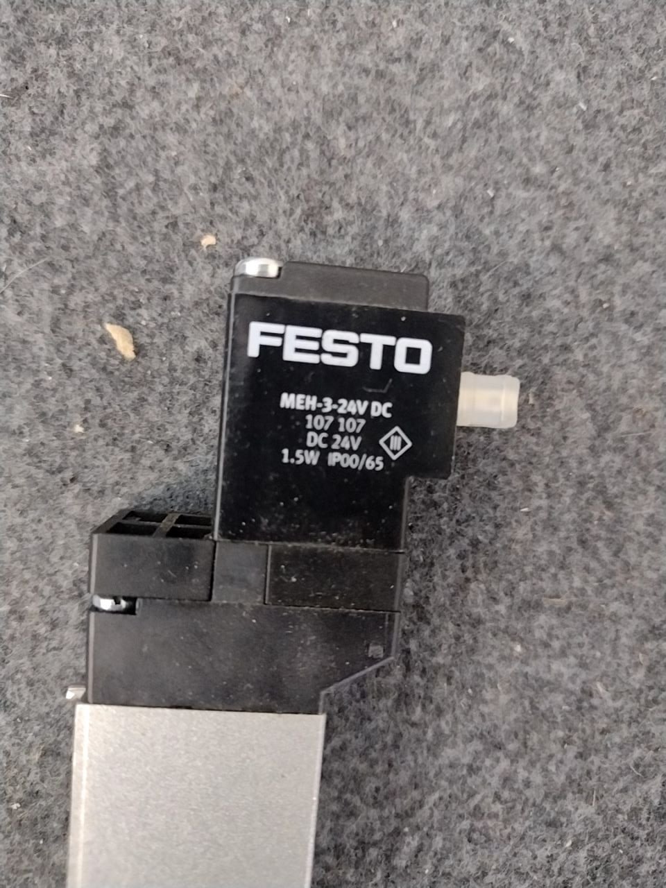 Solenoidový ventil s manuálním ovládáním Festo MEH-5/2-5,0-B