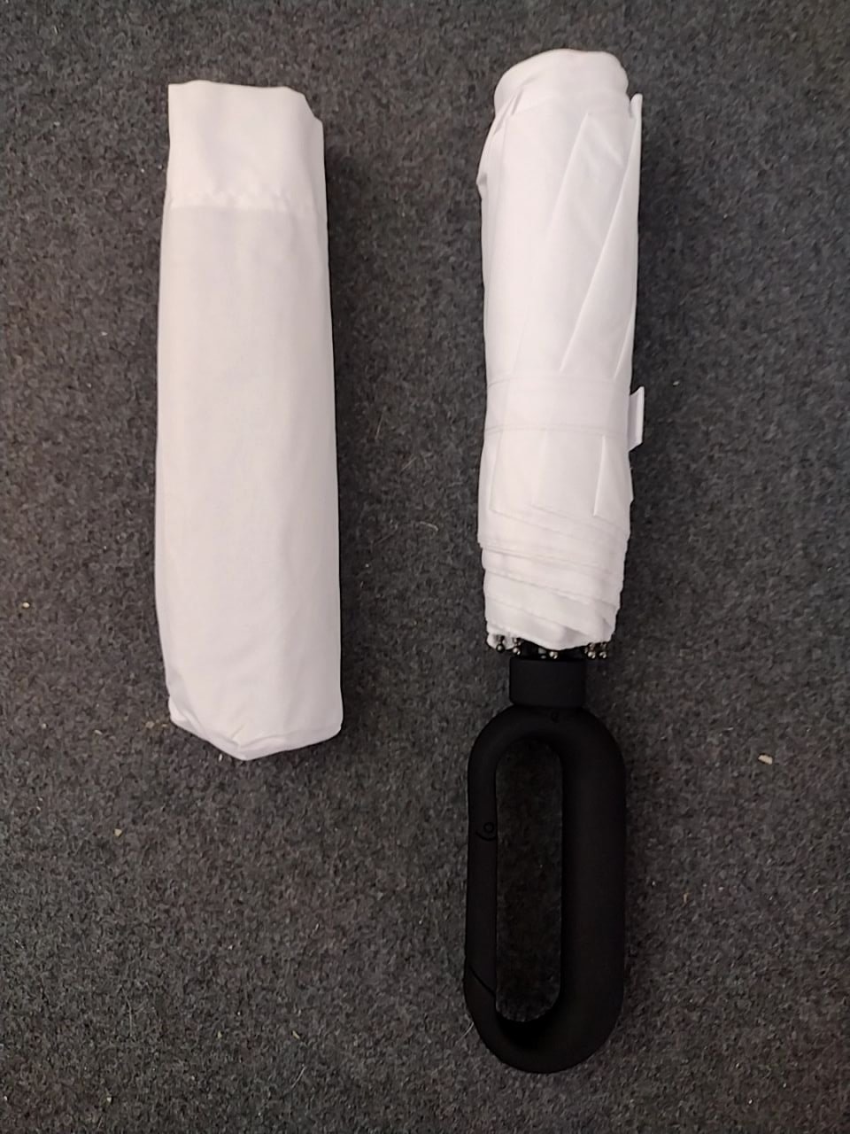 Rozkládací deštník bílé barvy