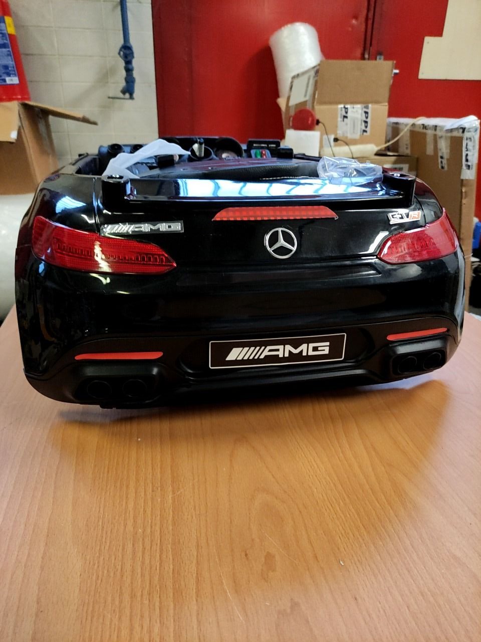 Dětské elektrické autíčko Mercedes AMG GT R  