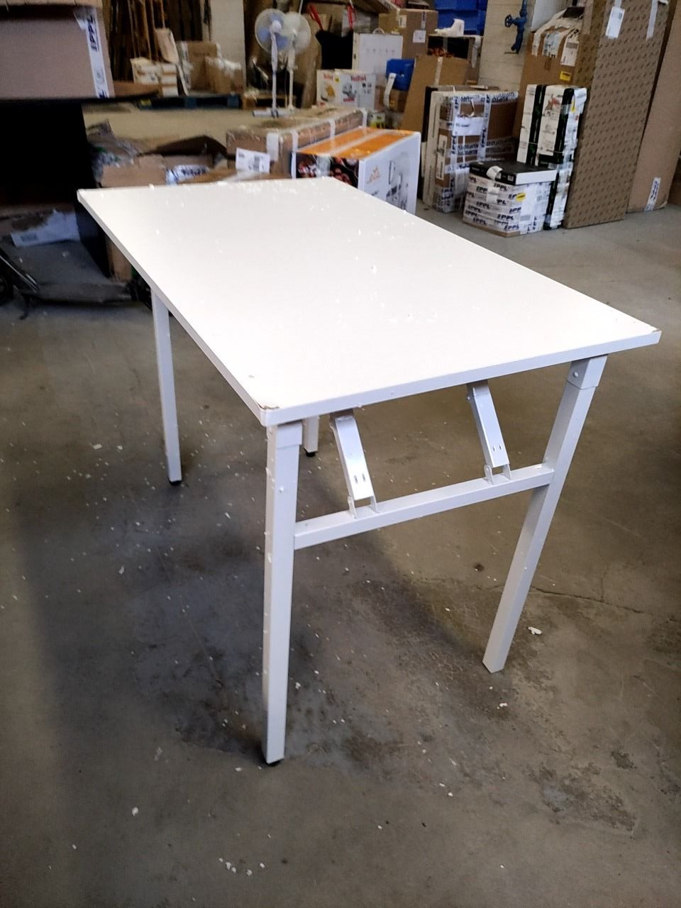 Skládací stůl bílé barvy