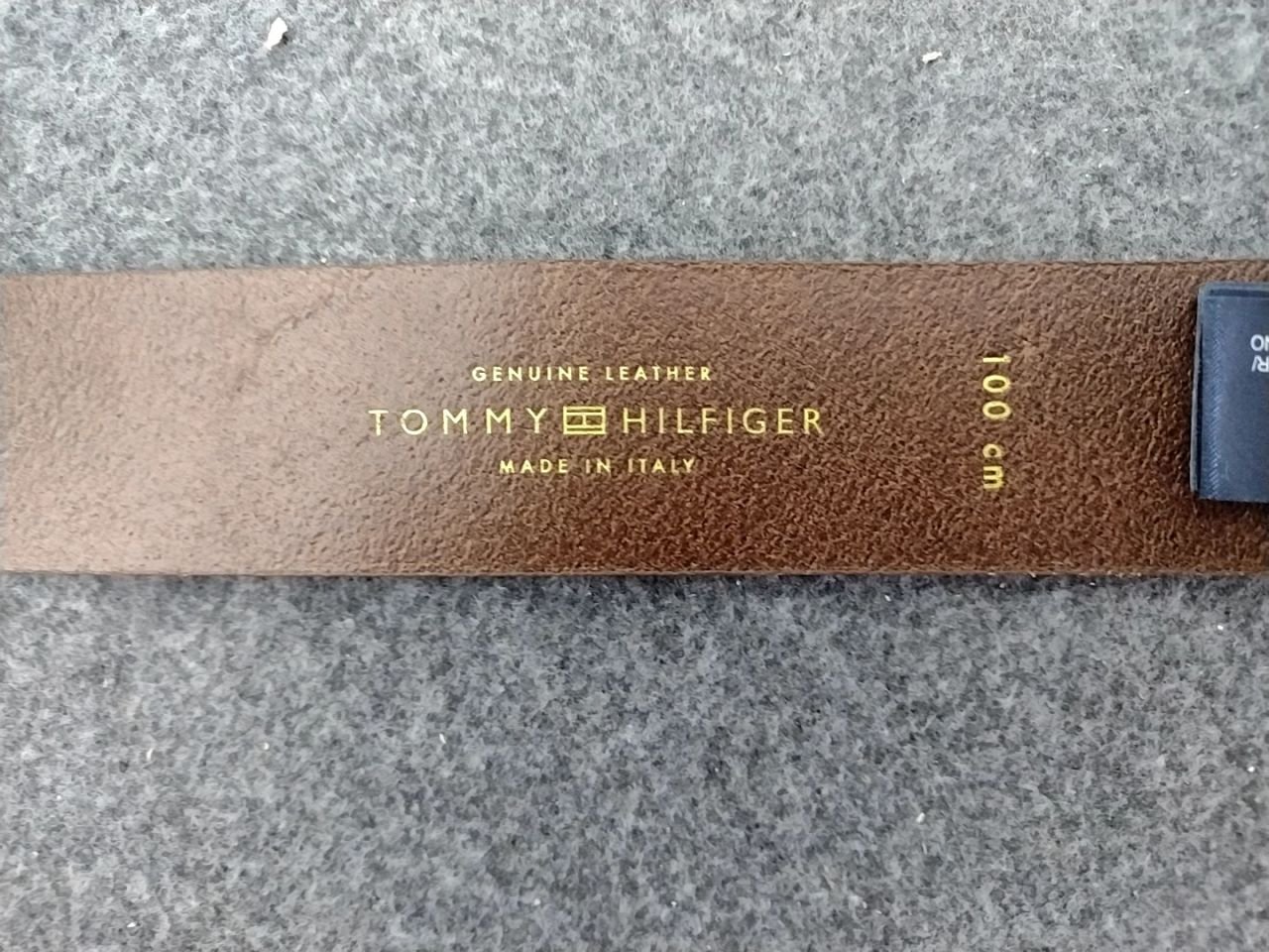 Kožený pásek hnědé barvy Tommy Hilfiger délka 100 cm