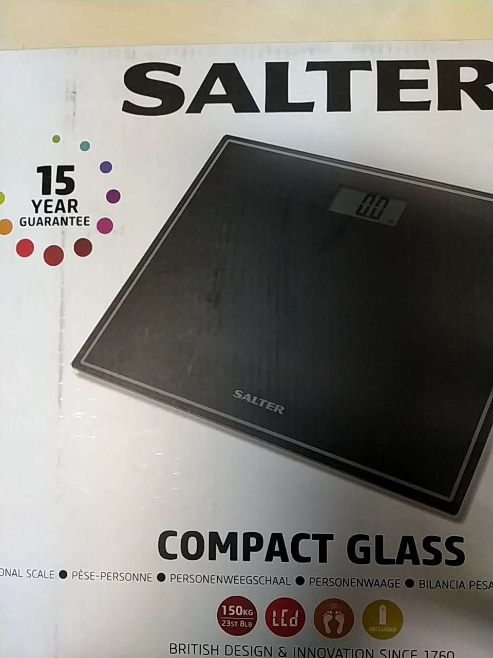 Digitální osobní váha  s povrchem z tvrzeného skla Salter SA9207BK3R