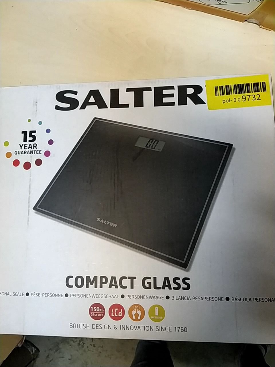 Digitální osobní váha  s povrchem z tvrzeného skla Salter SA9207BK3R