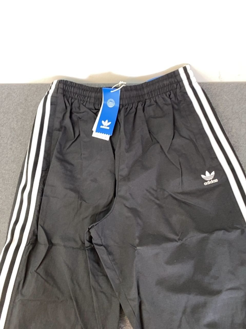 Unisex tepláky Adidas vel. 40