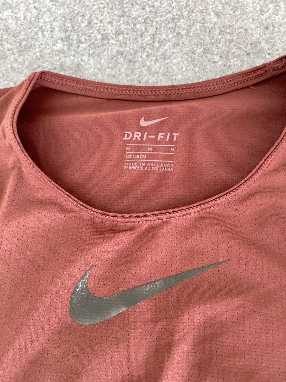 Dámské sportovní tričko Nike vel. M