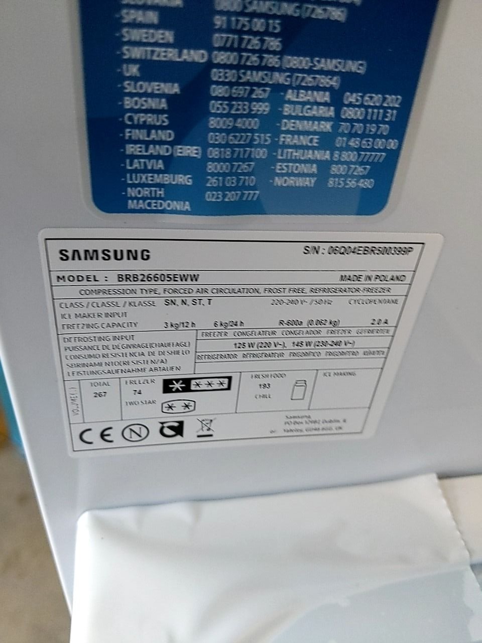 Vestavná lednice - s mrazákem dole Samsung BRB26605EWW