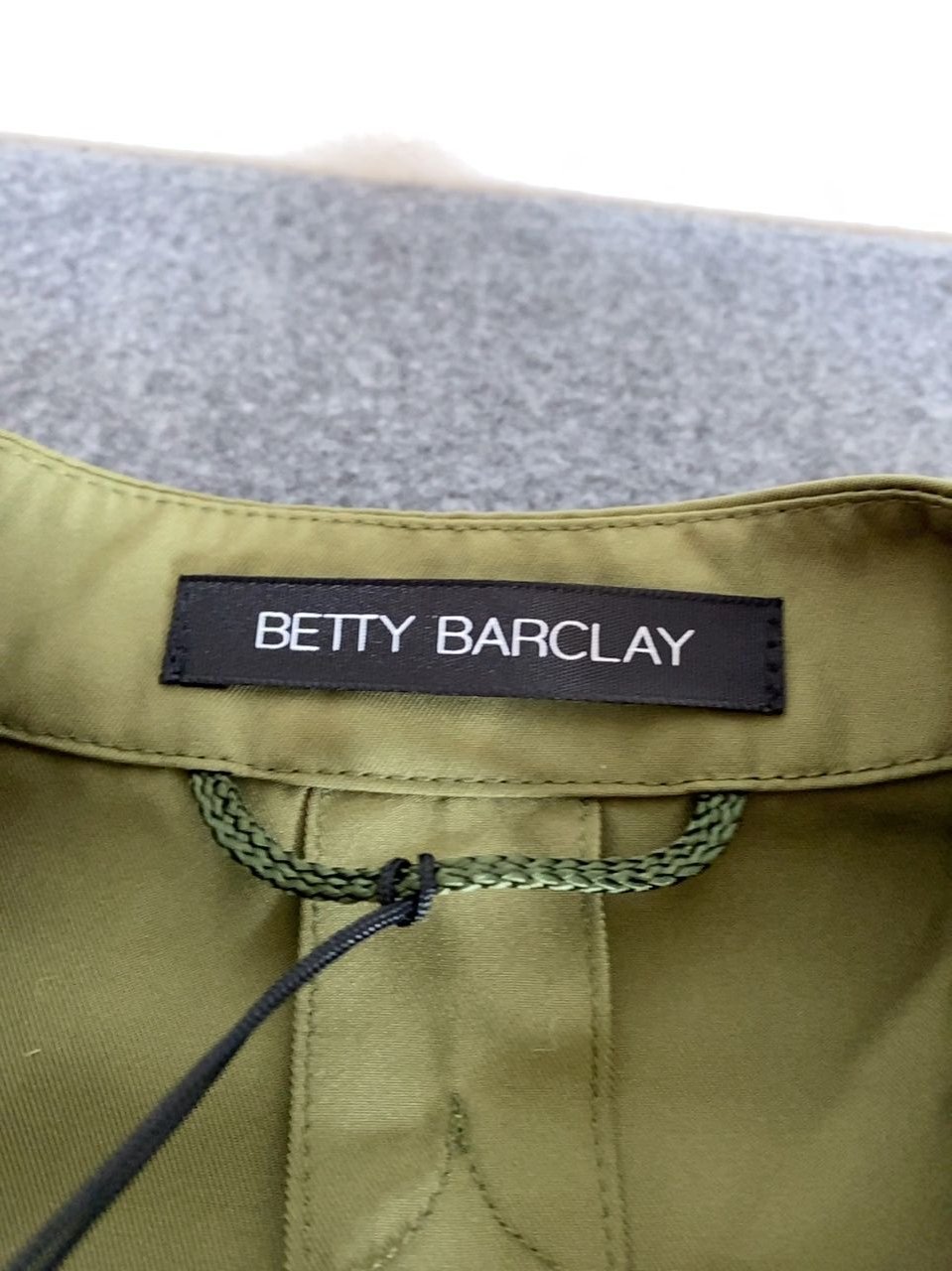 Dámská bunda s křivým zapínáním Betty Barclay Vel. 38