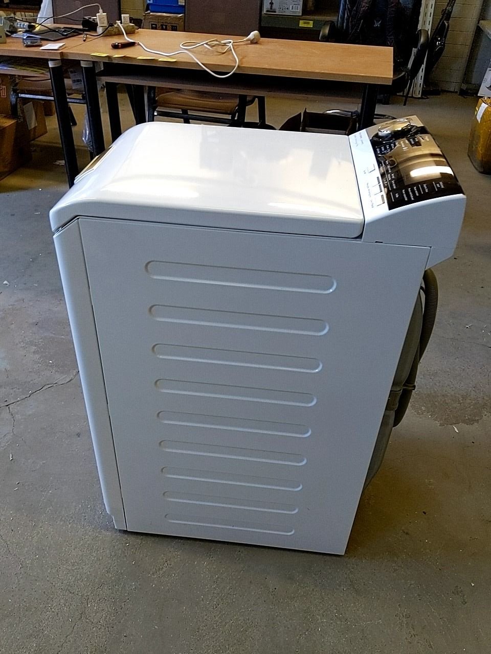 Pračka s vrchním plněním AEG LTX8E373C