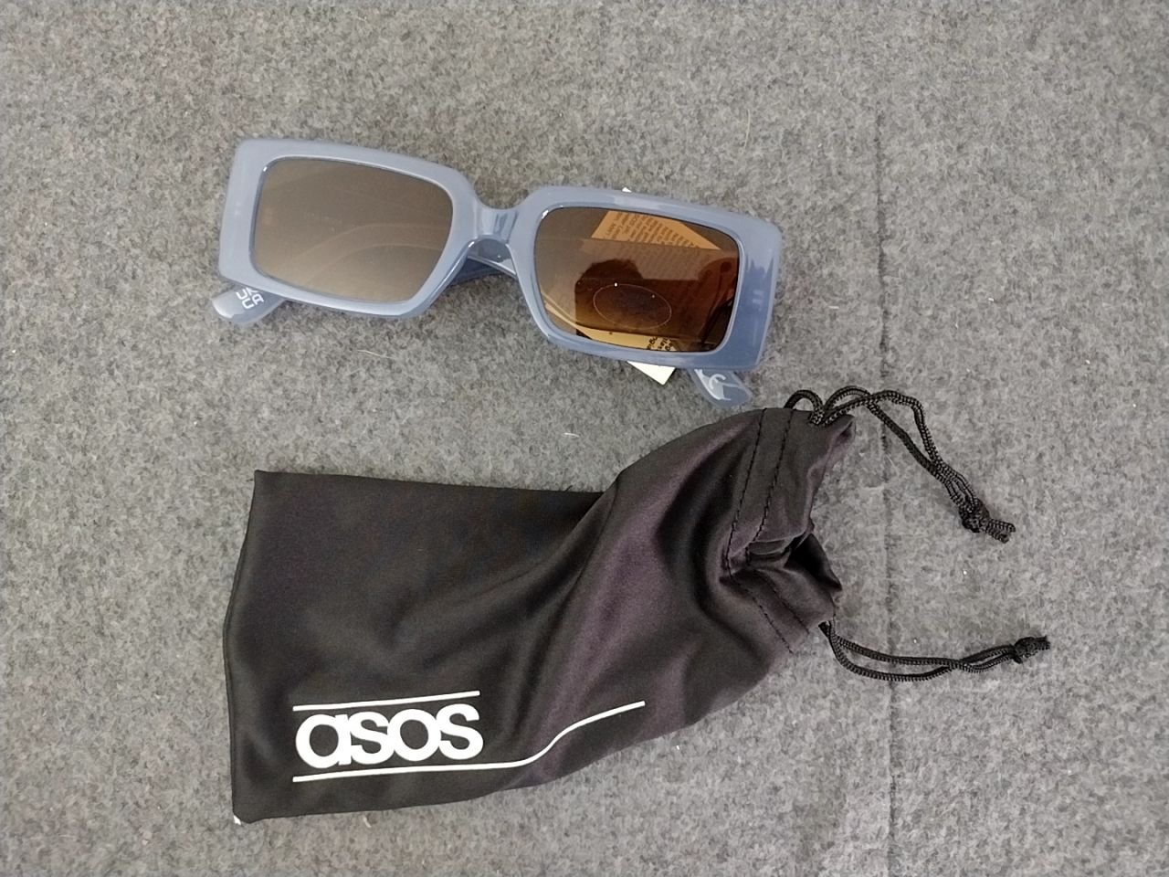 Sluneční brýle s obalem Asos 