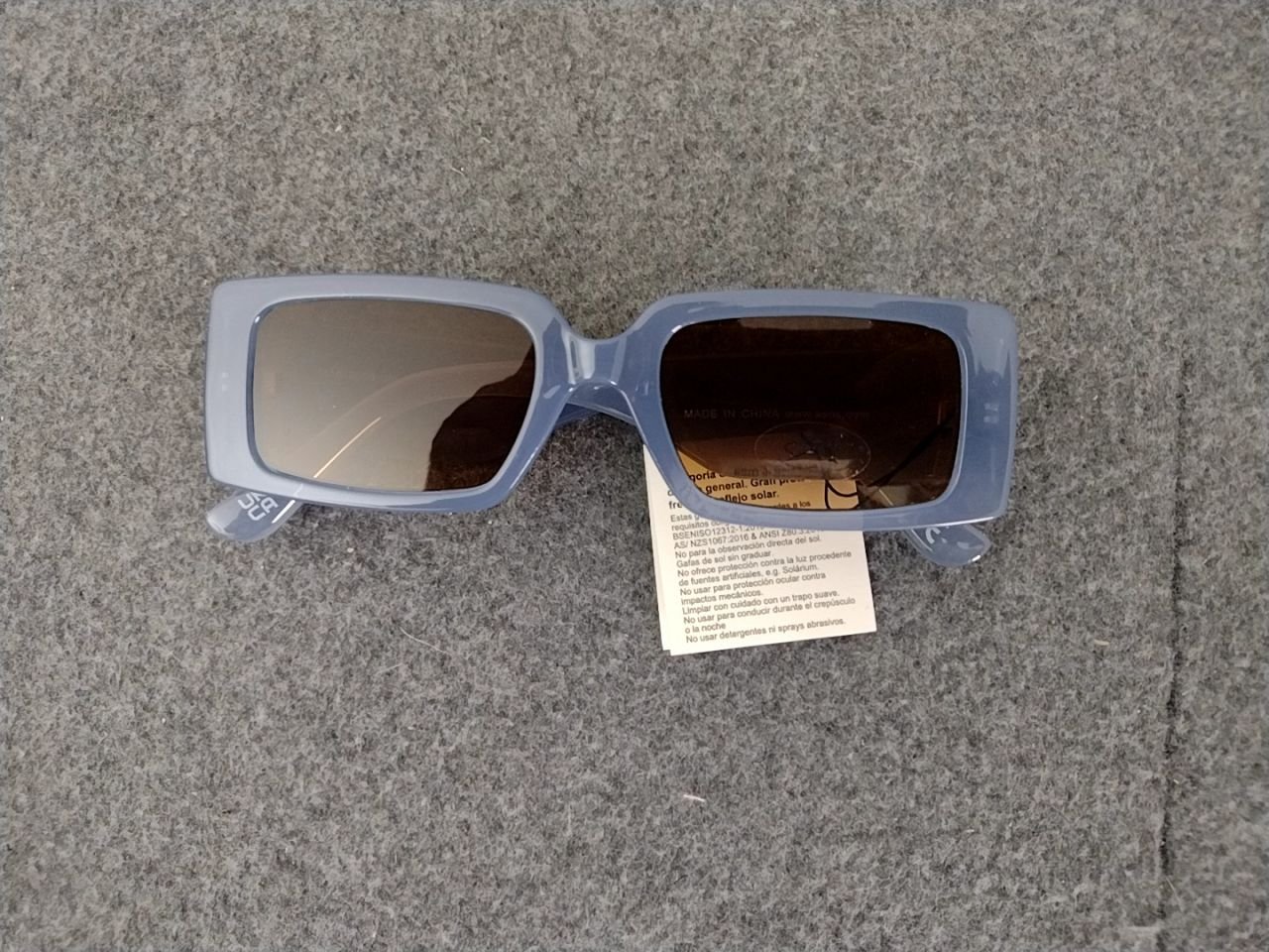 Sluneční brýle s obalem Asos