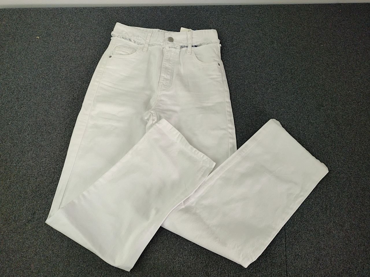 Bílé riflové kalhoty Bershka vel. 34