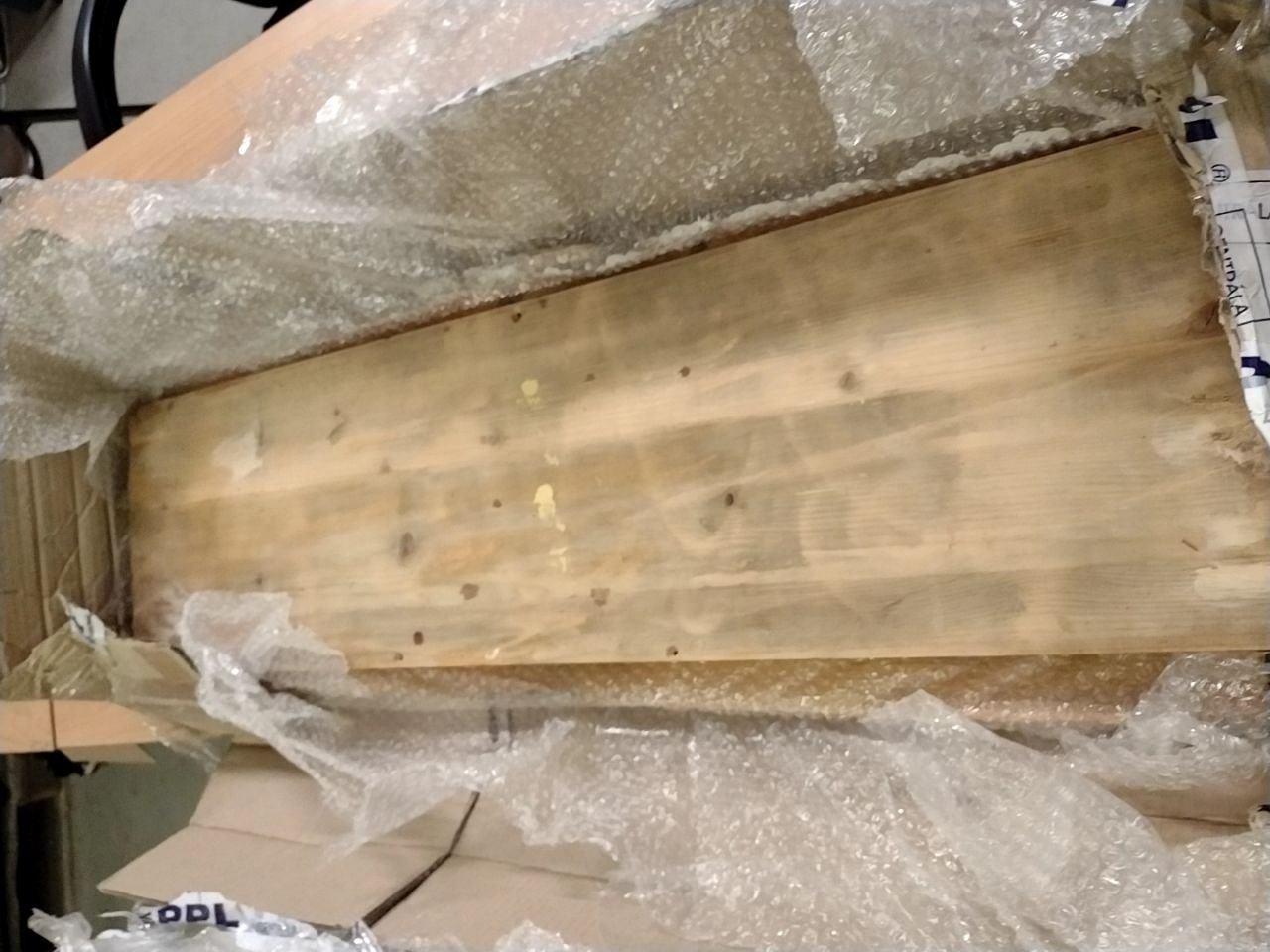 Dřevěné části skříňky  
