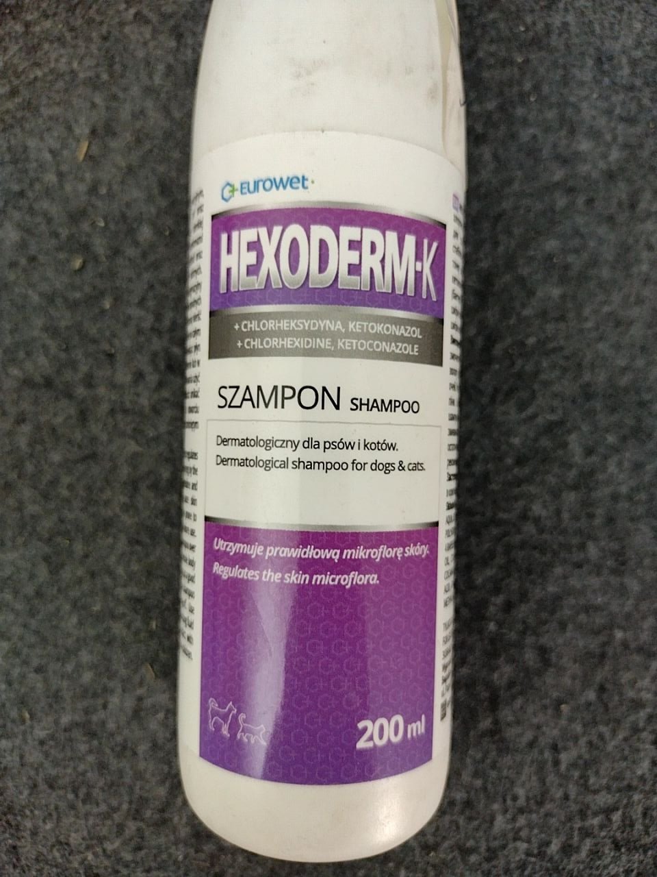 Dermatologický šampon pro psy a kočky s ketokonazolem. Hexoderm 