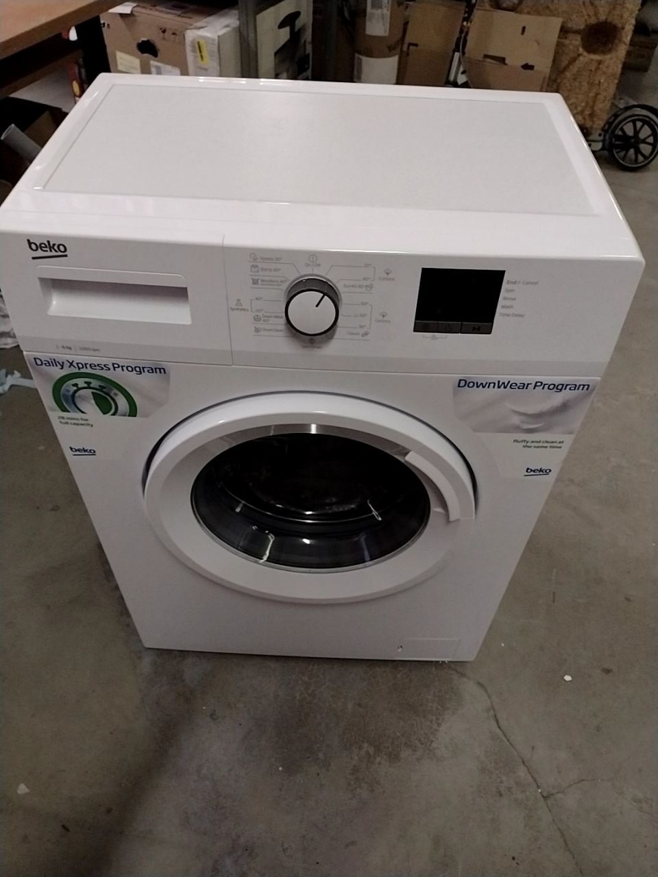 Volně stojící pračka s předním plněním Beko WRE 6511 BWW