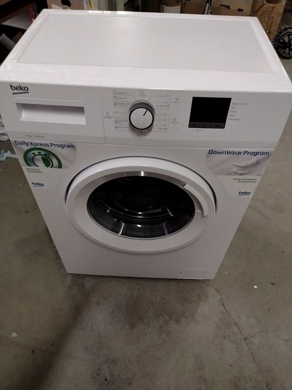 Volně stojící pračka s předním plněním Beko WRE 6511 BWW