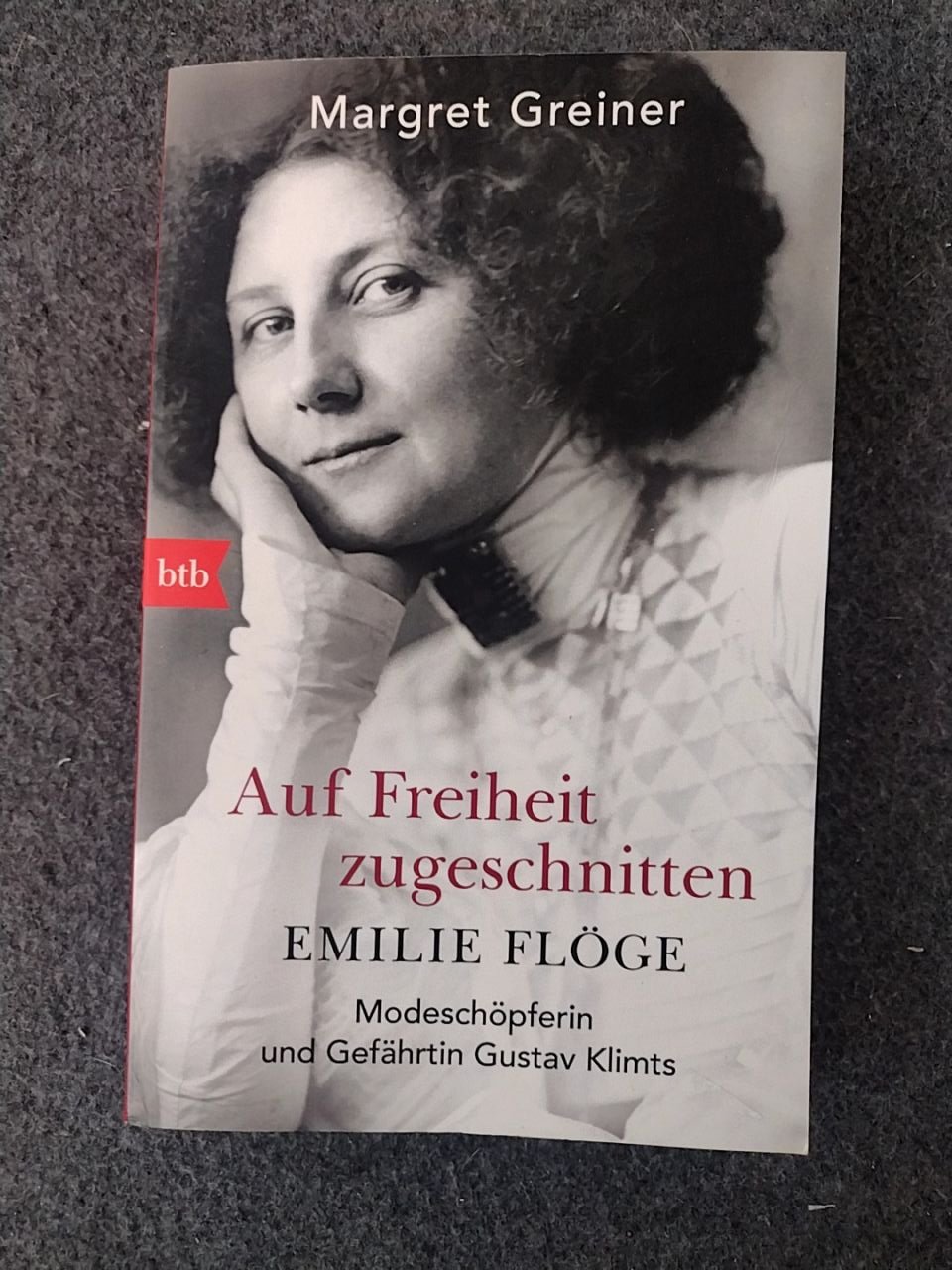 kniha Auf Freiheit zugeschnitten: Emilie Flöge: Modeschöpferin und Gefährtin Gustav Klimts