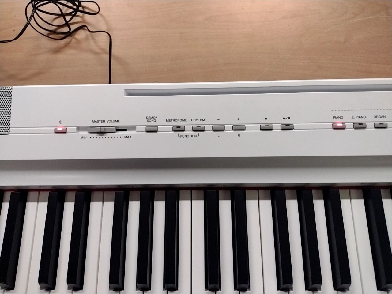 Digitální piana Yamaha P-125aWH