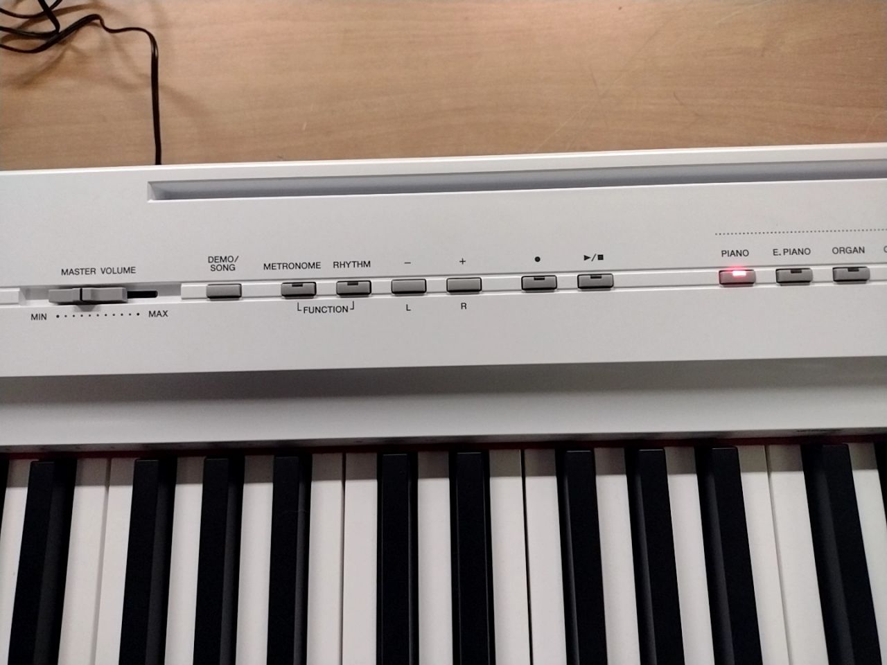 Digitální piana Yamaha P-125aWH