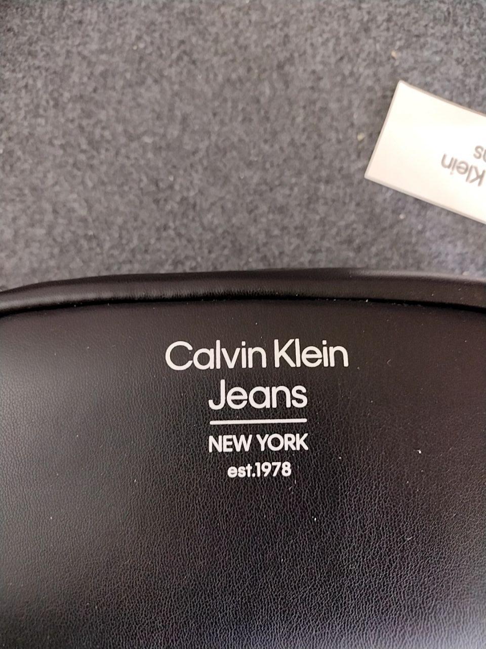 Kožená kabelka Calvin Klein Jeans 