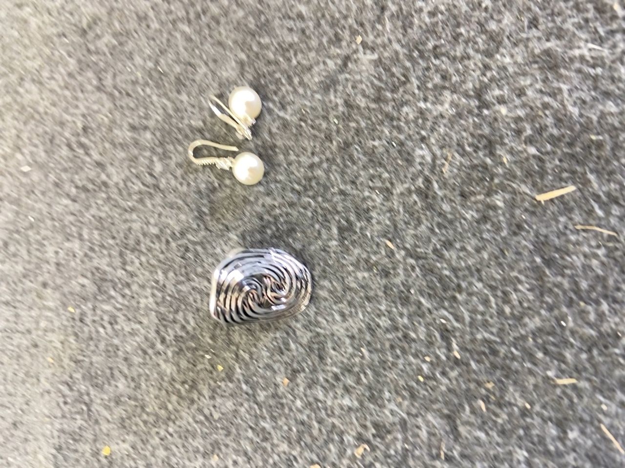 Dámské naušnice s perličkou a prsten  